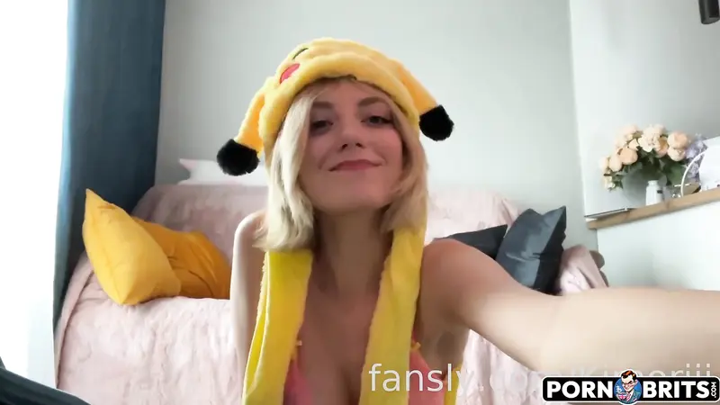 Long Legs Amateur Girl Kimoriiii Playing With Her Pussy